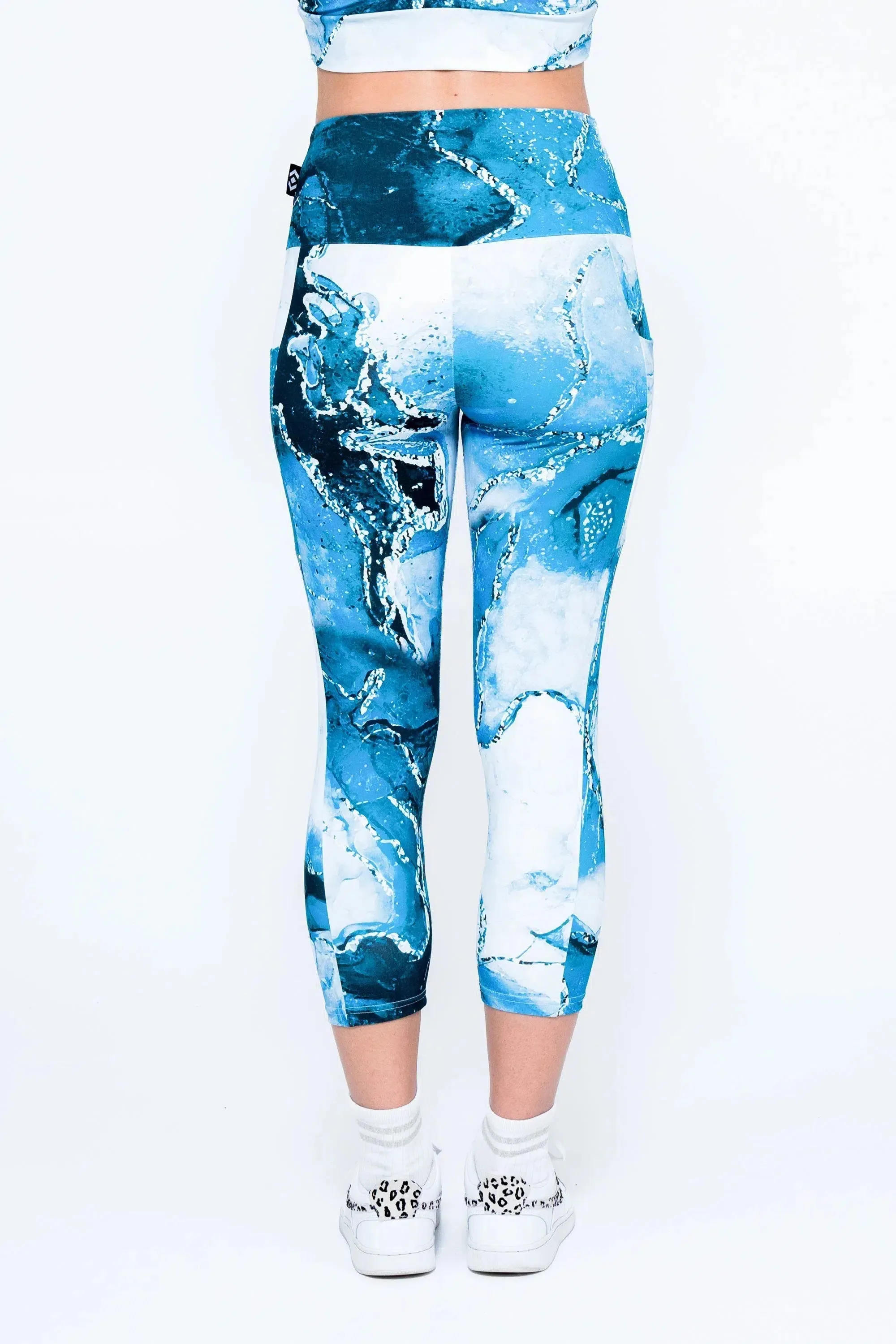 Body Contouring Panel Pocket High Waisted Capri Leggings - Glacier Girl