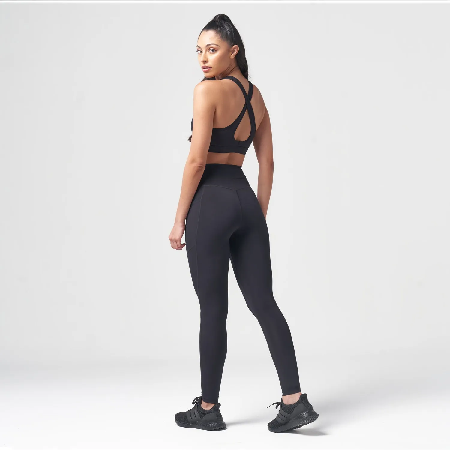 Essential Medium Impact Bra - Black