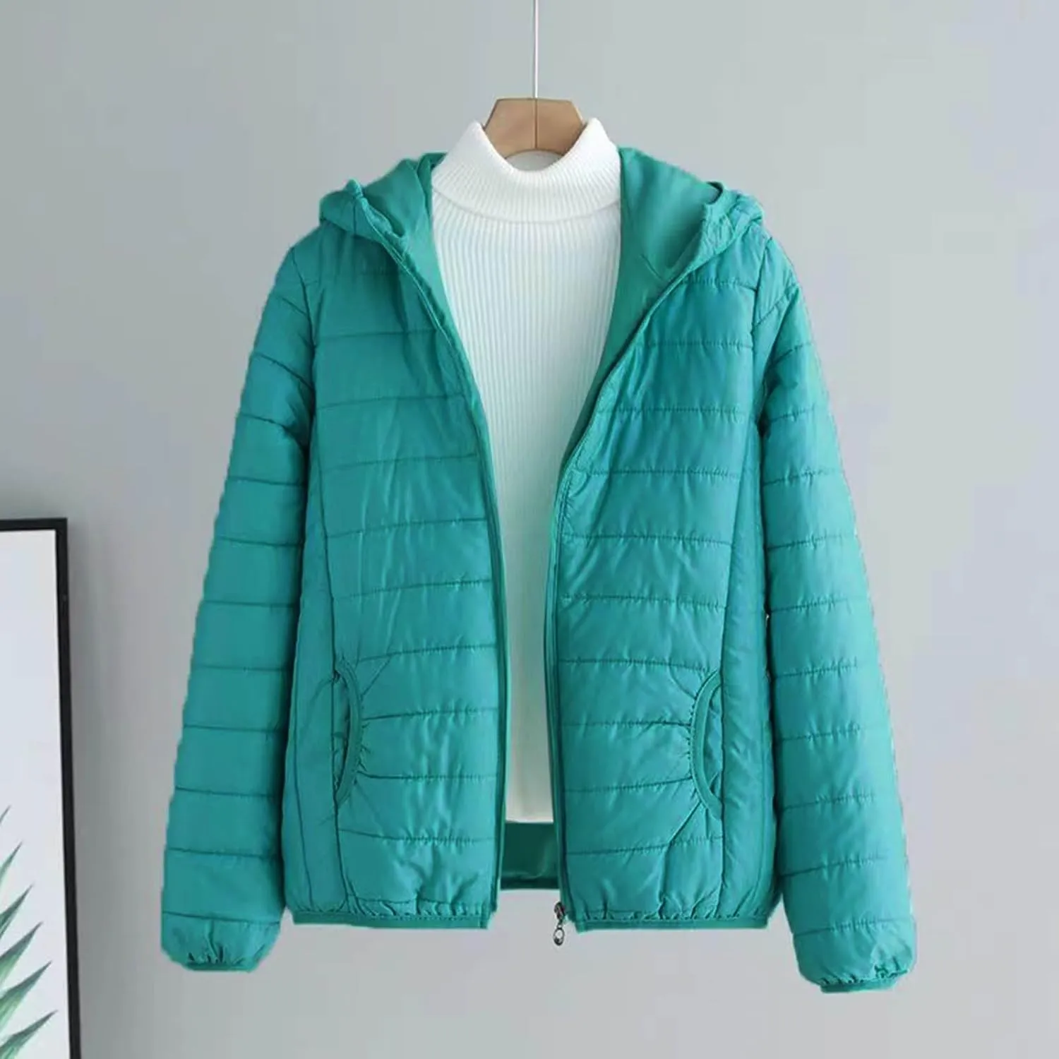 Lightweight Puffer Jacket Women with Hood Women's Lightweight Long-Sleeve Water-Resistant Packable Puffer Jacket