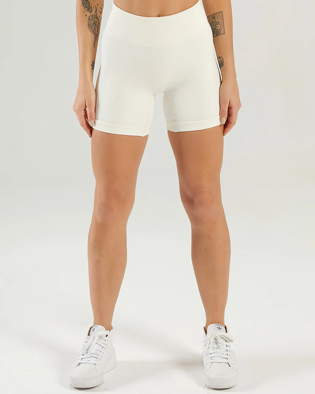 Nieve Ribbed Seamless Shorts - Beige
