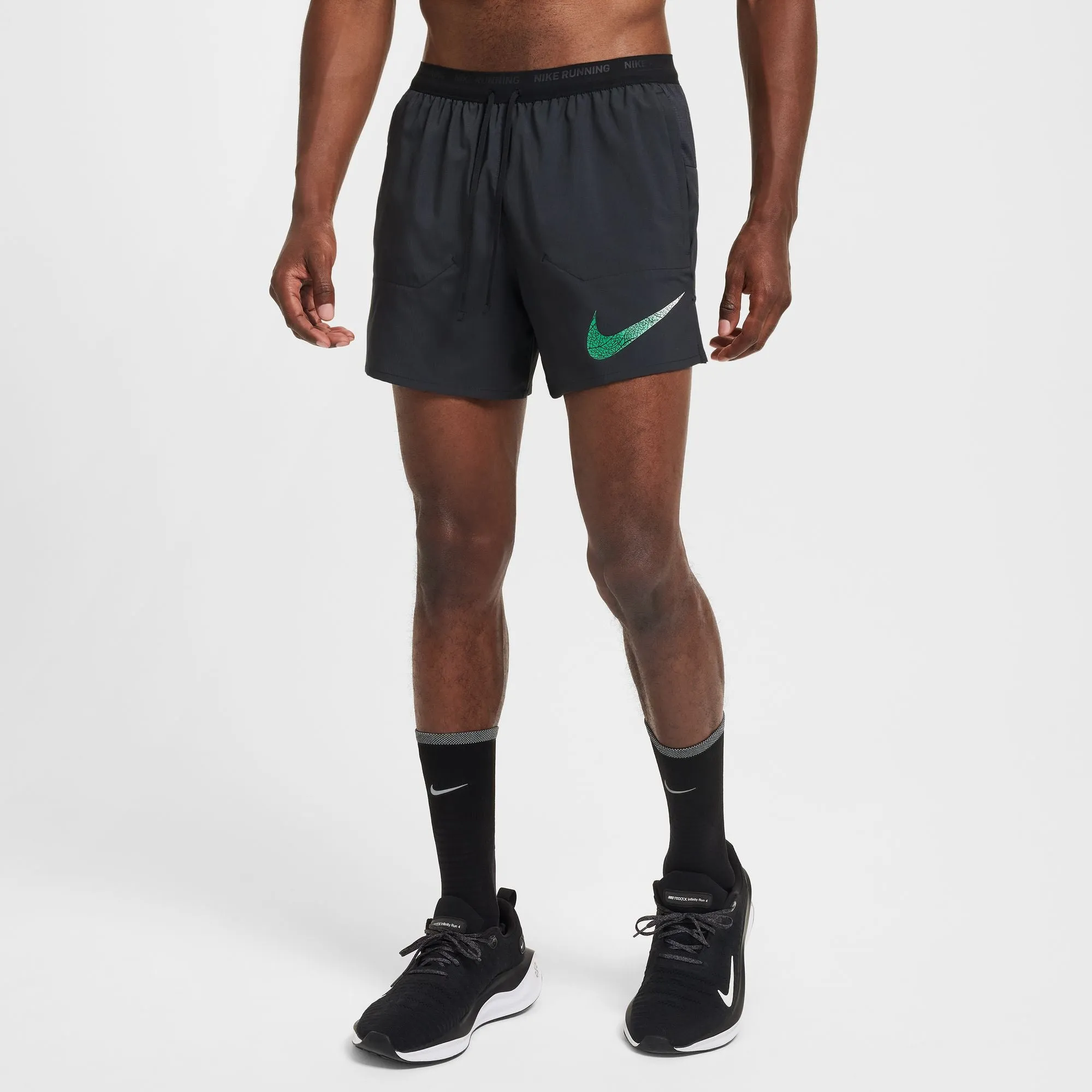 Nike Men's Dri-FIT Kipchoge Stride 5 Inch Shorts Black / Stadium Green