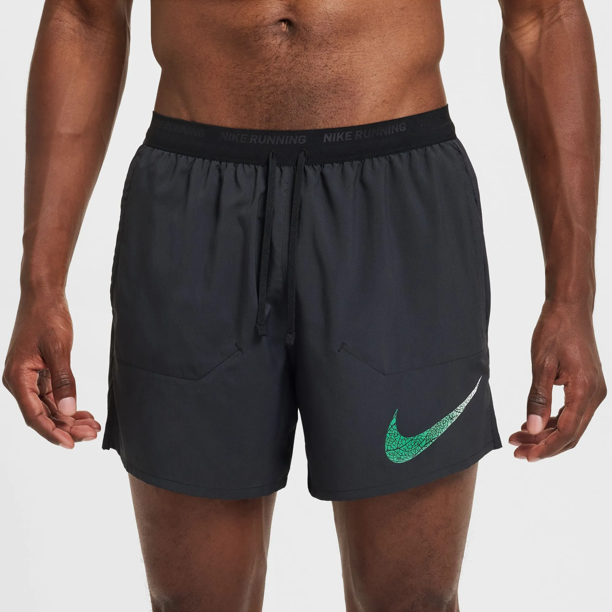 Nike Men's Dri-FIT Kipchoge Stride 5 Inch Shorts Black / Stadium Green