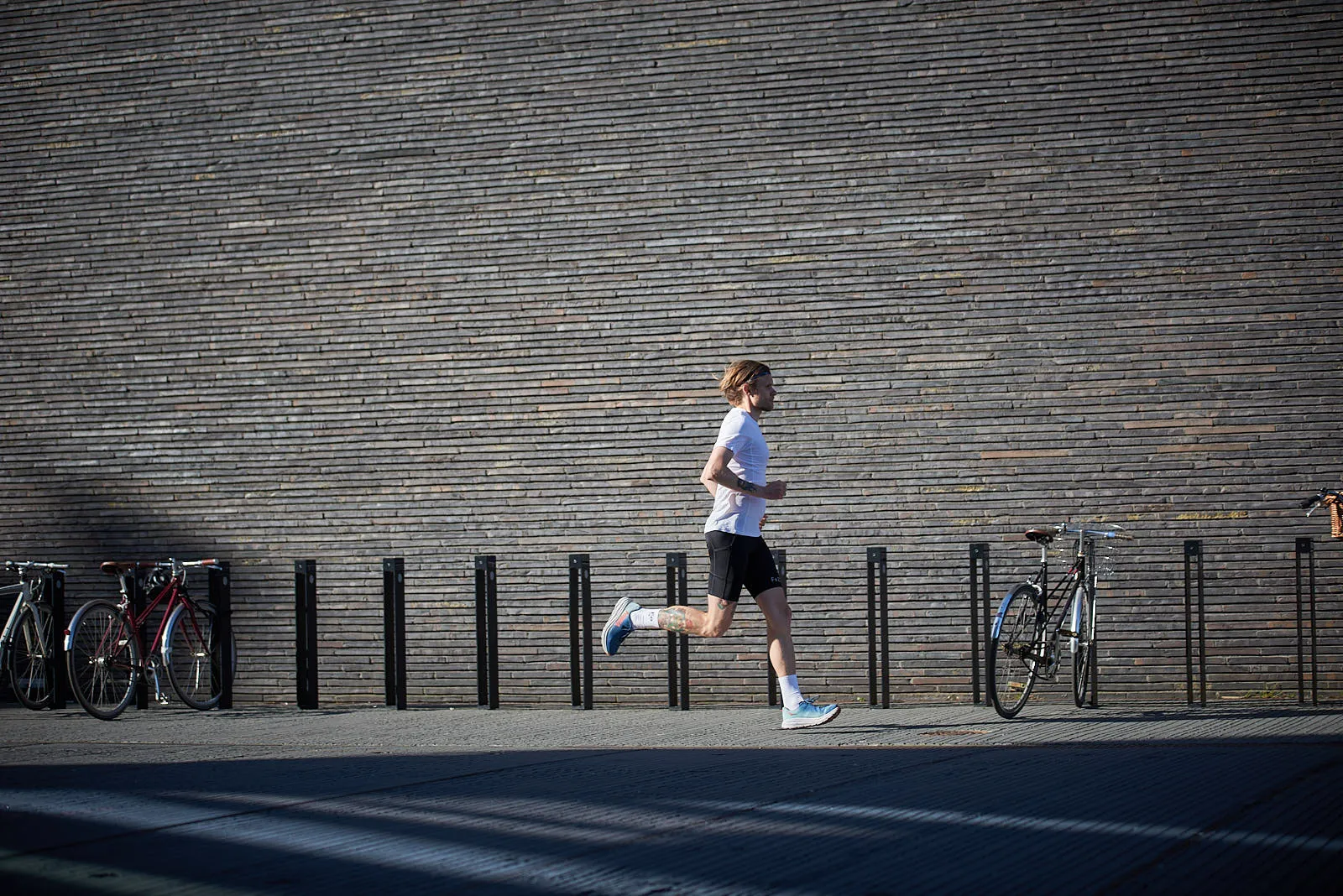 The Running Shirt - White, Odour free | Fe226 - Left in S and XL
